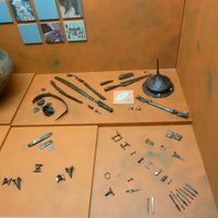 Умбон на щит, ножи, фибулы, украшения