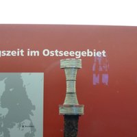 Меч с покрытой серебром рукоятью