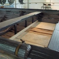 Корабль из Нмдама гребные банки и нечто вроде трюма