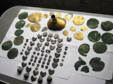 Втульчатое оголовье коня, фаллары, бубенцы, поясной набор воина 8-9 в. н. э. Хазарский каганат.