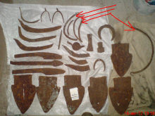 Cельскохозяйственная утварь времен Киевской Руси, стрелками указаны ручки ведер