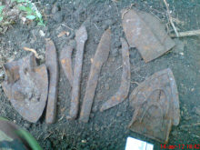 Детали плугов: широкие подреугольные - наральники, узкие ножеподобные ложкари.