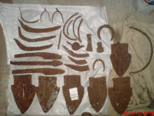 Селькохозяйственные орудия труда, шпоры, подкова, держак котла или ведра