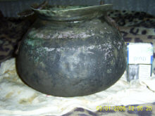 Медный котелок с железной ручкой