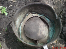 Находка средневекового медного казана