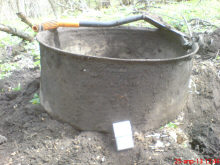 Находка средневекового медного казана
