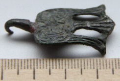 Крючок для обмоток в виде хищной птицы