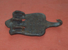 Крючок для обмоток голени в виде хищной птицы