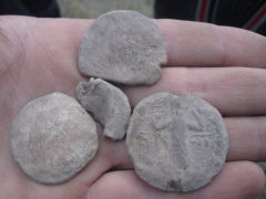 Находка свинцовых вислых печатей Древней Руси