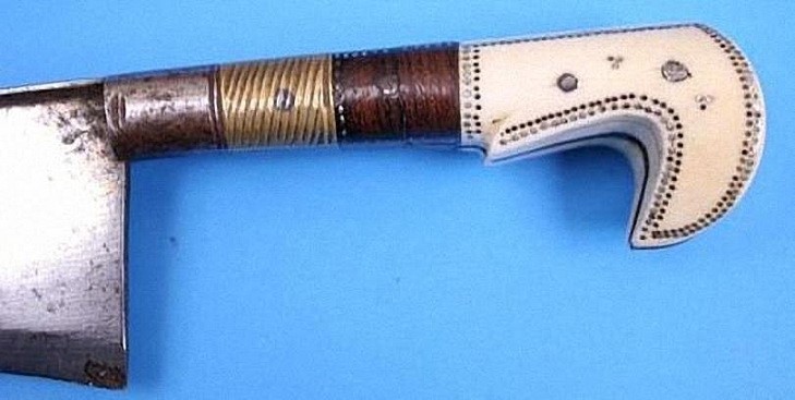 Рукоять индийского ножа