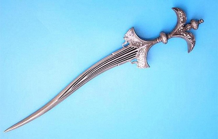 Старинный индийский нож чиланум