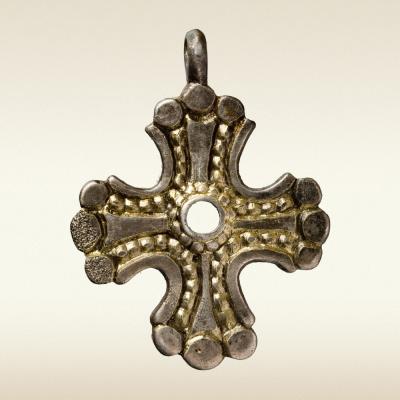 Крест-тельник, вхдящий в Гнездовский клад 10&ndash;11 века