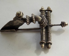 Фибула позднеримского времени с кольцевым декором, двойной пружиной и удлиненным иглоприёмником IV век н. э.