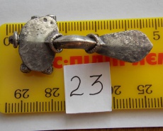 Серебряная двупластинчатая фибула. Период поздней Римской империи