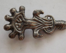Шестипалая антропомофная фибула, V век, ранние славяне