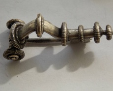 P-образная фибула, III-V век н. э.