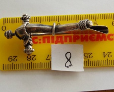 P-образная фибула с удлиненым иглопримеником