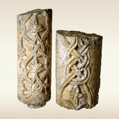 Фрагменты колонок аркатурного пояса. Собор рождества богородицы