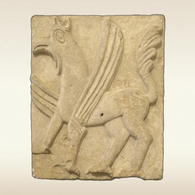 Плита с резным грифоном