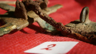 Железная игла бронзовой фибулы