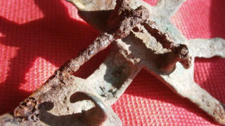 Железная игла бронзовой фибулы