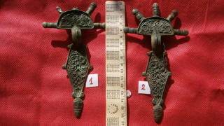 Пара древнеславянских бронзовых пальчатых фибул