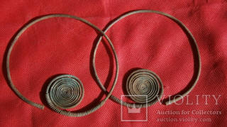 Славянские С-видные височные подвески со спиральным окончанием