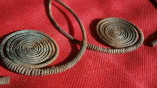 Спиральные завитки славянских височных колец