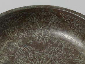 Гравировка на средневековой бронзовой посуде
