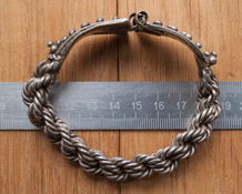 Размеры средневекового серебряного браслета