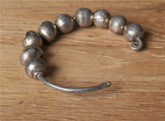 Височное кольцо с полыми бусинами женское украшение