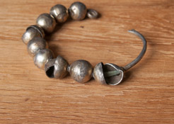 Височное кольцо с полыми бусинами женское украшение