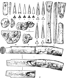 Инвентарь погребения № 1 кургана у с. Красный Подол: наконечники стрел, две костяные рукояти железных ножен, поясные пластины