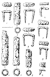 Скобы, скрепляющие деревянный настил в погребении №1