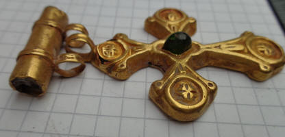 Византийский золотой крест с камнем, VII-VIII век.