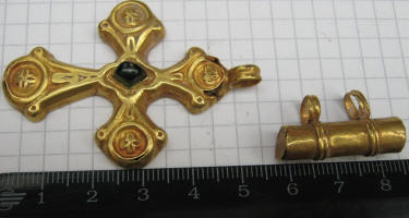 Византийский золотой крест с камнем, VII-VIII век.