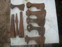 Нижегородская обл.Yабор с эрзянского поселения. Верхний левый топор 100% боевой согласно А. Кирпичникову