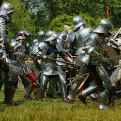 Латники в готических доспехах