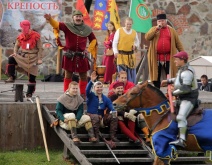 Приозерск. 4 июля. Участники XI Всероссийского военно-исторического фестиваля групп реконструкции средневековья Русская крепость в музее-крепости Корела.