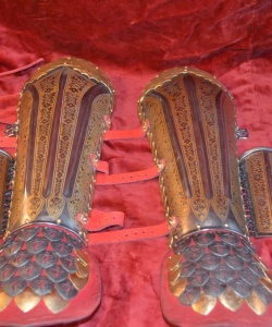 Наручи-лодочки "Карваши" с чешуйчатой рукавицей