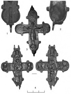 1, 2 — следы присоединения ушек на оборотной стороне створок энколпионов № 24 и 1;	3 — лицевая створка энколпиона № 38; 4 — оборотная створка энколпиона № 18, снаружи и изнутри