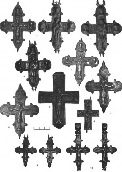 1-6 — кресты-энколпионы с высоким рельефом (группа ІІ); 7-10 — рельефно-черневые кресты-энколпионы (группа III)