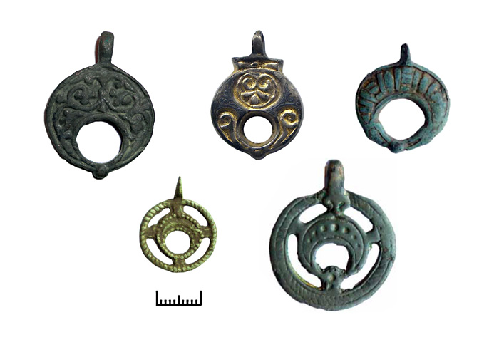 Заключенные в круг или замкнутые лунницы