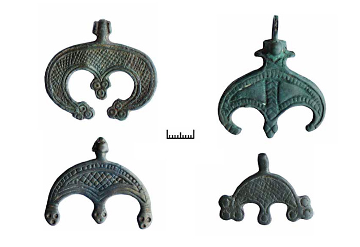 Широкорогие лунницы с различными включениями