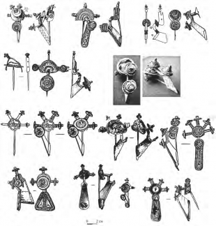 «Чудовищно развитые» фибулы или Монструозо (A VII-216): 1 – Василика; 2 – Данчены; 3 – Тодирень/п. 4; 4 – Будешты; 5 – Малополовецкое 2; 6 – Ханска; 7 – Житомирская область; 8 – Ушаково; 9 – Гребитен; 10 – Слюсегард; 11 – Веклице/п. 150; 12 — Лиетува; 13 – Половиты; 14 – Яюбишево/п. 10