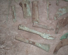 Клад бронзовых изделий культуры Ноуа XIV-XIII вв. до н.э.