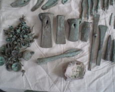 Клад бронзовых изделий культуры Ноуа XIV-XIII вв. до н.э.