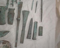 Клад бронзовых изделий культуры Ноуа XIV-XIII вв. до н.э.