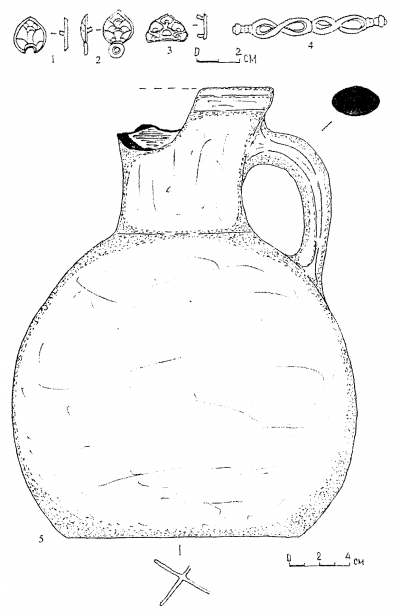 Инвентарь погребения № 482. 1-3 – поясные бляшки; 4 – поясной разделитель; 5 – кувшин из заполнения могильной ямы.