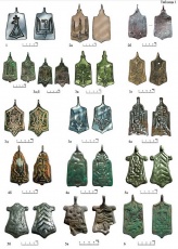 Древнерусские трапециевидные привески с «тризубм»